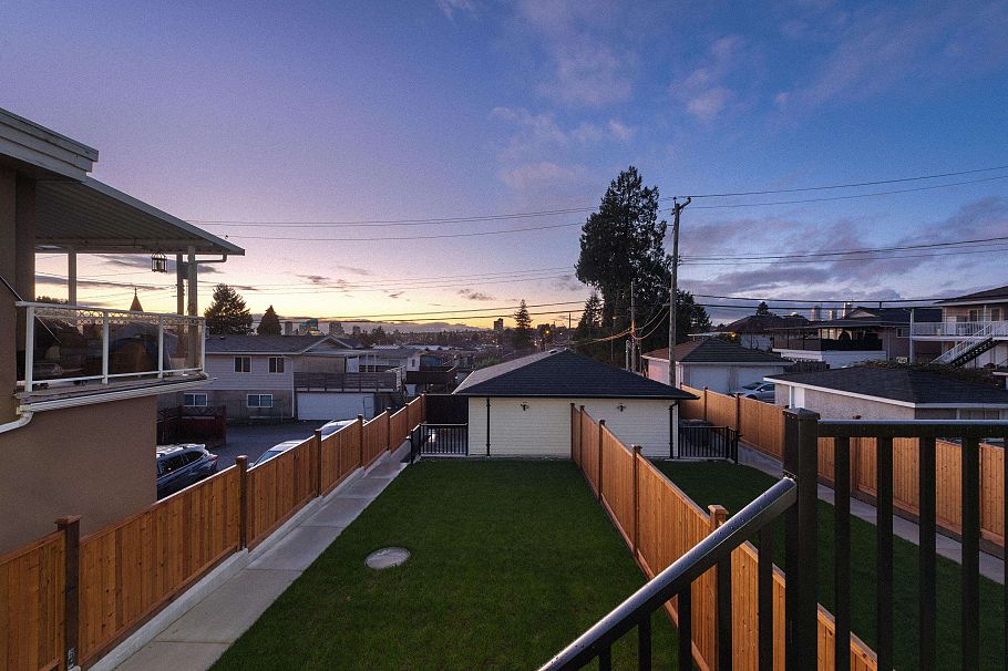 2 7361 Fraser Street Vancouver, BC - 4