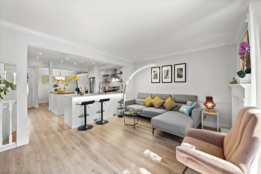 49 1910 Cedar Village Crescent North Vancouver, BC - 2