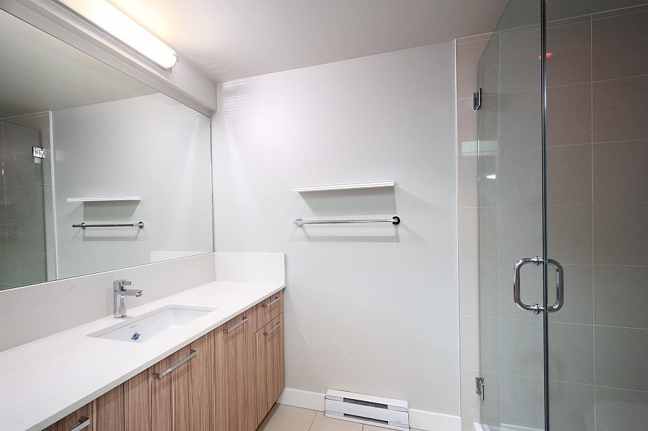 204 1061 Marine Drive North Vancouver, BC - 21