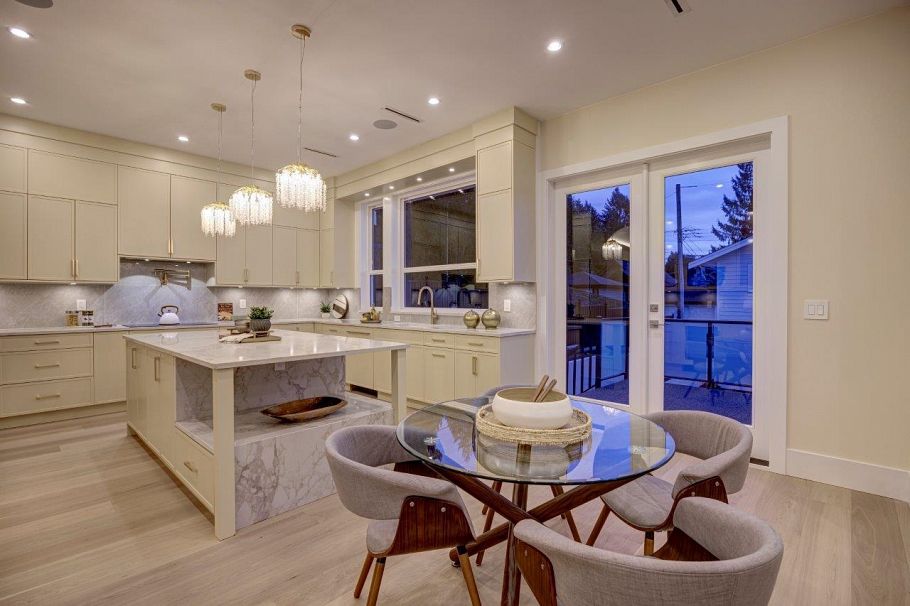 361 E 22nd Street North Vancouver, BC - 17