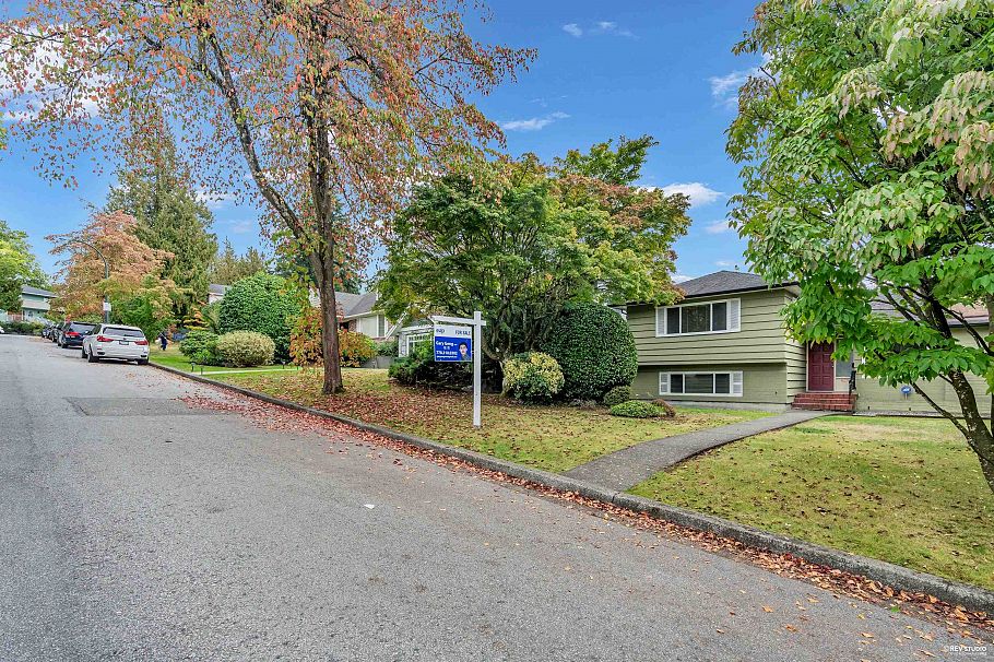 2056 W 29th Avenue Vancouver, BC - 38