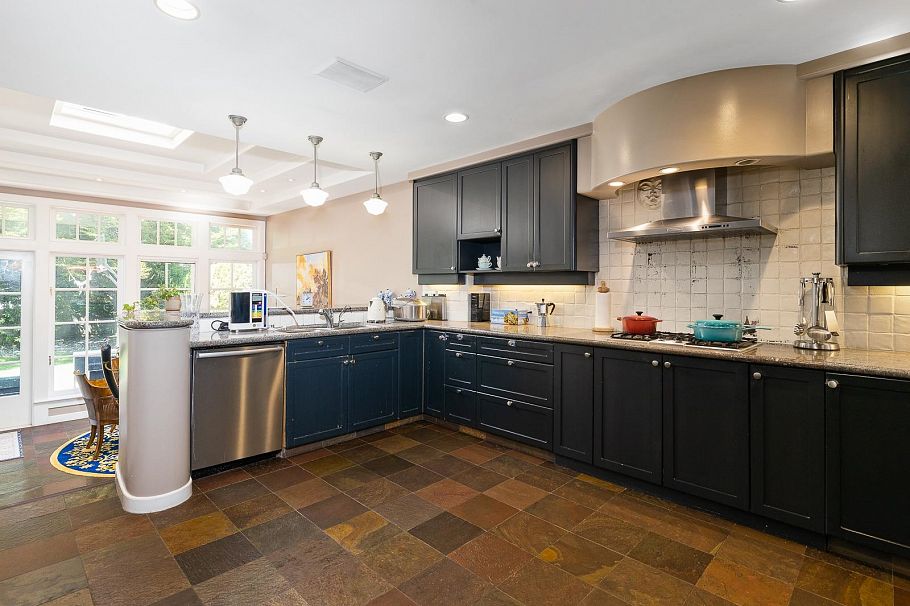 1649 W 29th Avenue Vancouver, BC - 11