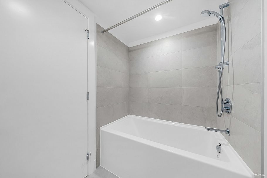 105 2320 Emery Court North Vancouver, BC - 25