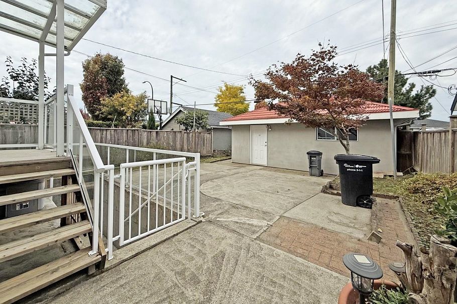 2789 W 24th Avenue Vancouver, BC - 32