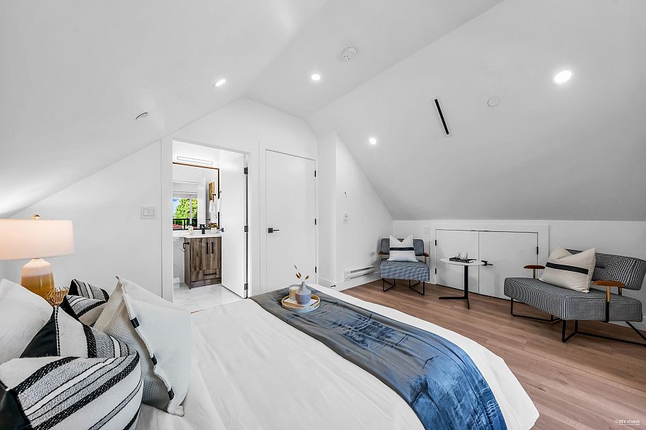 2 3344 Adanac Street Vancouver, BC - 25