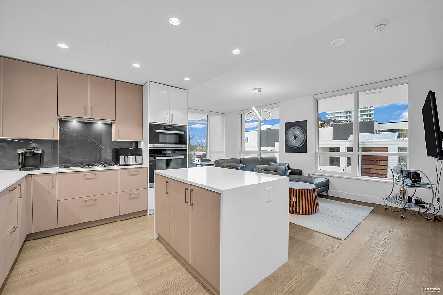 203 1632 Lions Gate Lane North Vancouver, BC - 1