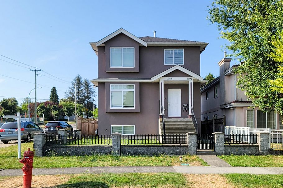 3096 E 26th Avenue Vancouver, BC - 1