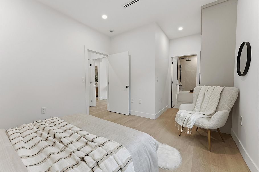 1 3218 W 38th Avenue Vancouver, BC - 18