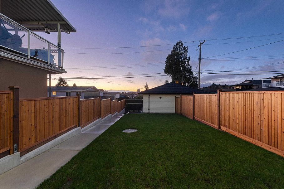 2 7361 Fraser Street Vancouver, BC - 7