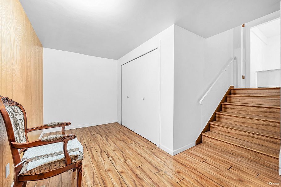 2056 W 29th Avenue Vancouver, BC - 19