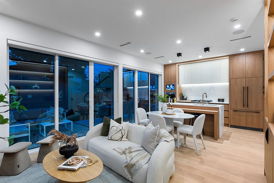 2 2435 Napier Street Vancouver, BC - 3