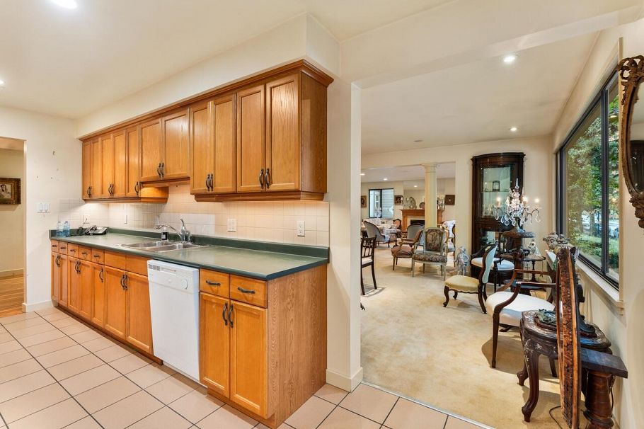 201 1695 W 10th Avenue Vancouver, BC - 5