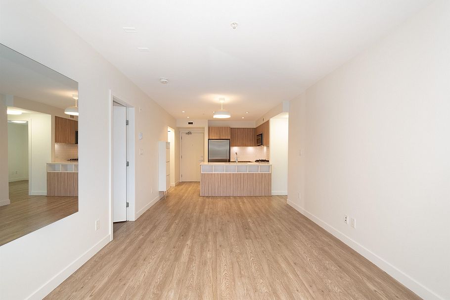 204 1061 Marine Drive North Vancouver, BC - 8