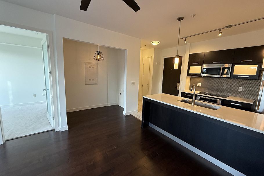 223 3333 Main Street Vancouver, BC - 3