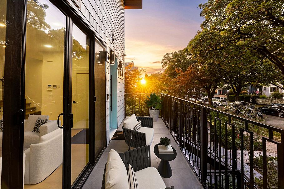 1 2282 E 8th Avenue Vancouver, BC - 2