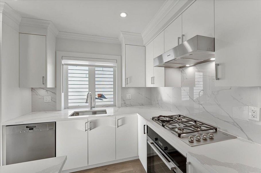 2227 W 16th Avenue Vancouver, BC - 17