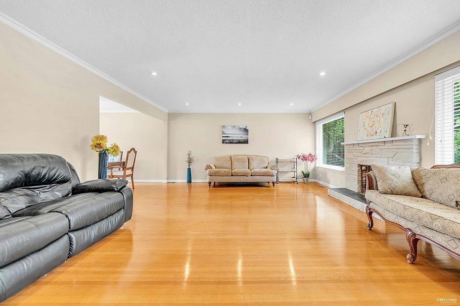 2056 W 29th Avenue Vancouver, BC - 3