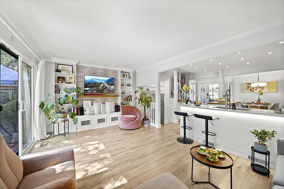 49 1910 Cedar Village Crescent North Vancouver, BC - 3