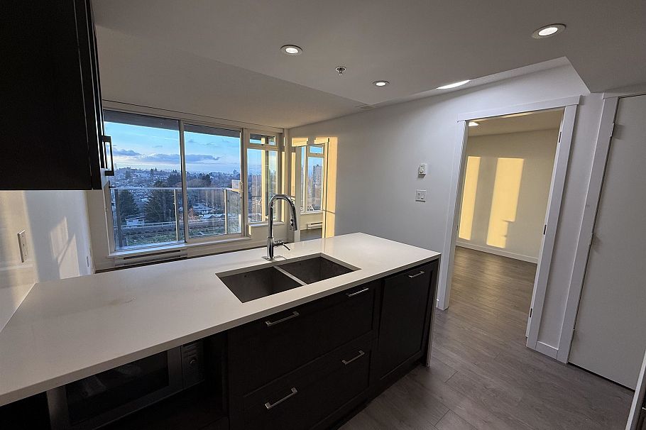 907 5665 Boundary Road Vancouver, BC - 4