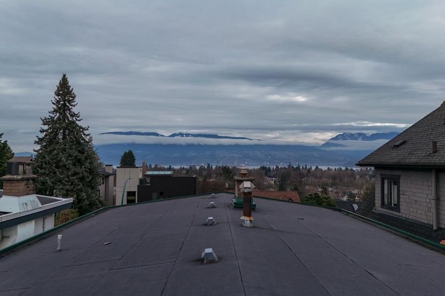 3558 W 15th Avenue Vancouver, BC - 12