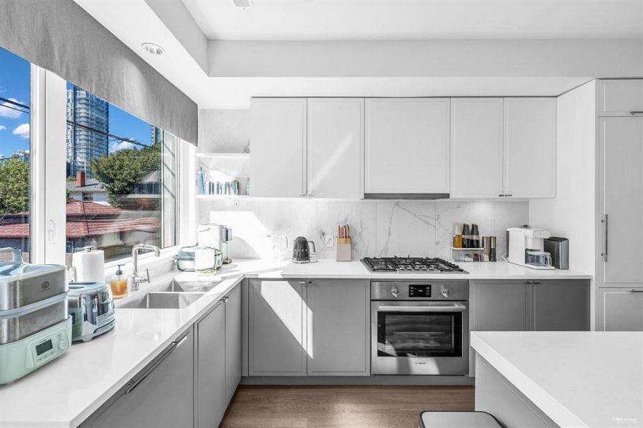 7623 Yukon Street Vancouver, BC - 9