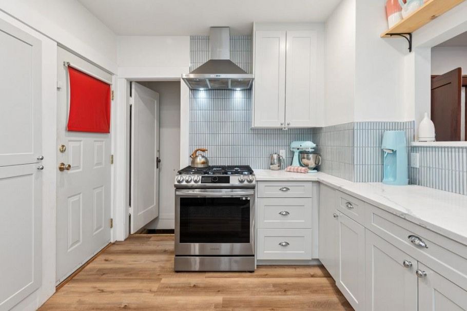 4188 W 13th Avenue Vancouver, BC - 8