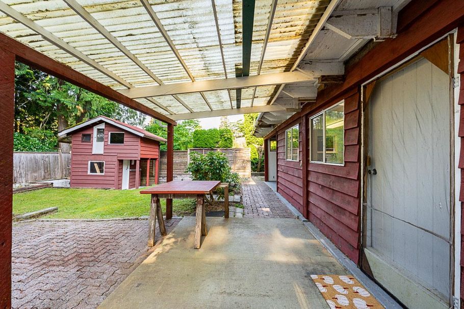 723 Handsworth Road North Vancouver, BC - 30