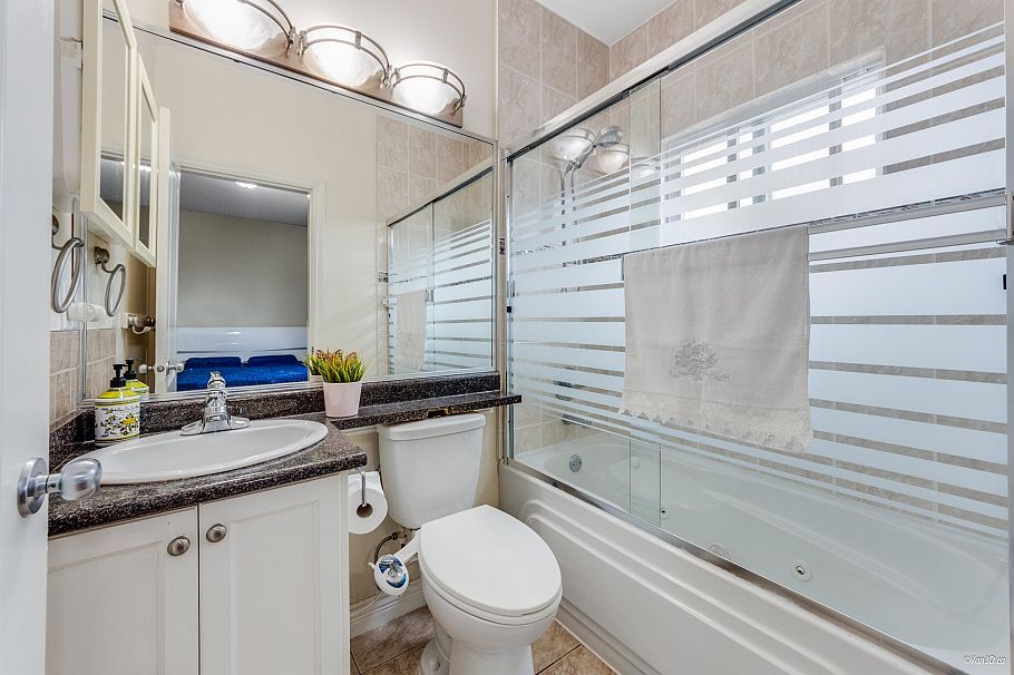 2048 E 1st Avenue Vancouver, BC - 14