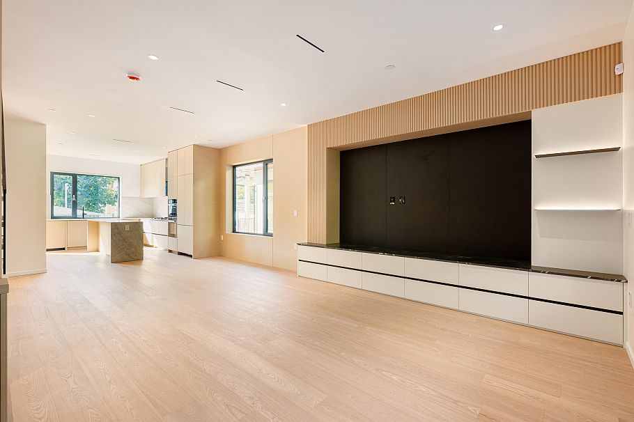 4475 Wallace Street Vancouver, BC - 4