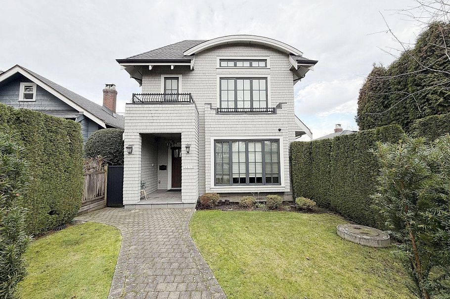 3393 W 30th Avenue Vancouver, BC - 1
