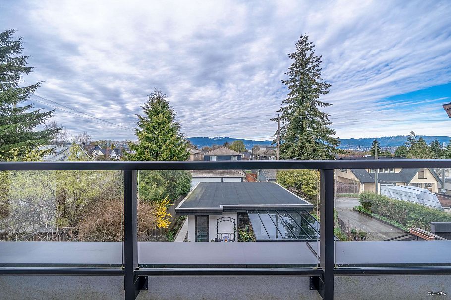 3781 W 24th Avenue Vancouver, BC - 10