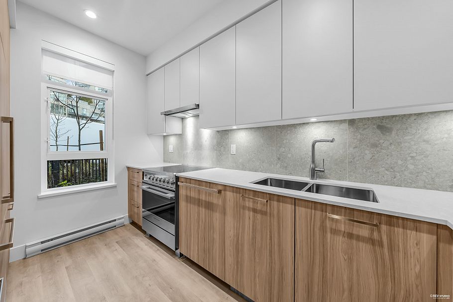 105 2320 Emery Court North Vancouver, BC - 5