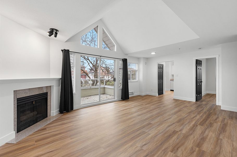 404 3638 Rae Avenue Vancouver, BC - 2