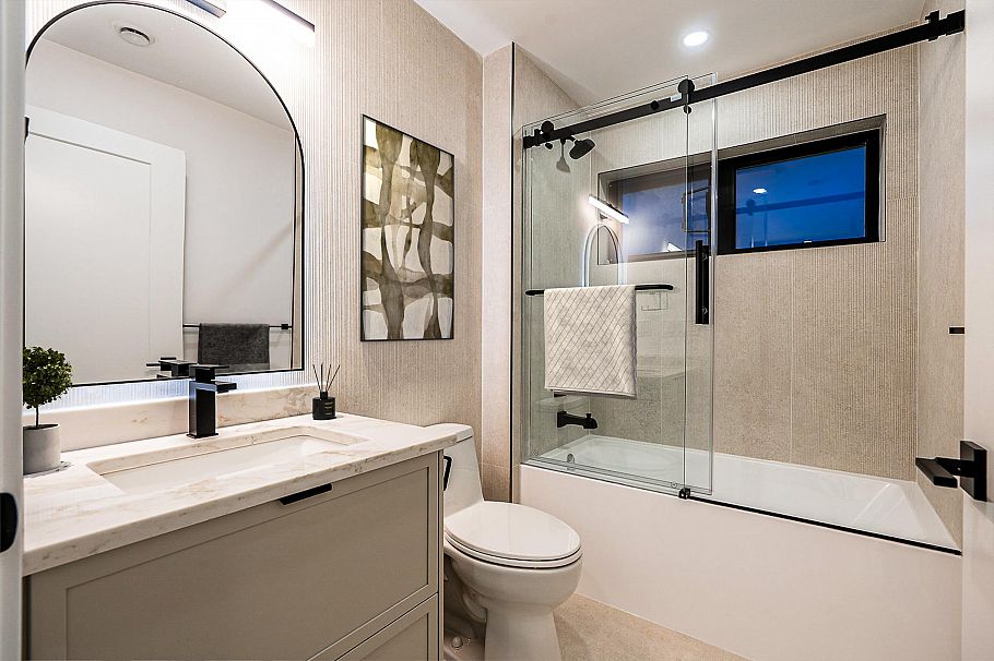 1 2282 E 8th Avenue Vancouver, BC - 10