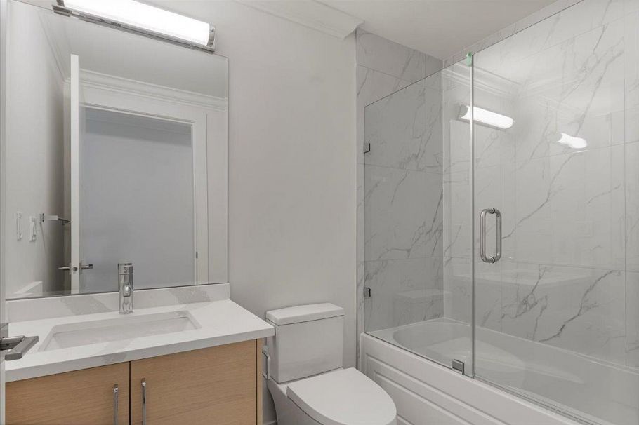 2229 W 16th Avenue Vancouver, BC - 22