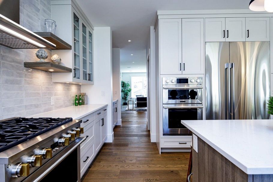 1028 Calverhall Street North Vancouver, BC - 24