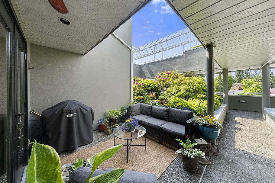 204 3151 Woodbine Drive North Vancouver, BC - 18