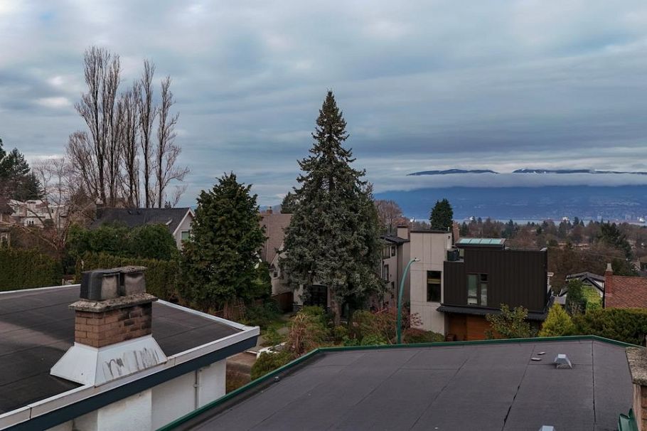 3558 W 15th Avenue Vancouver, BC - 14