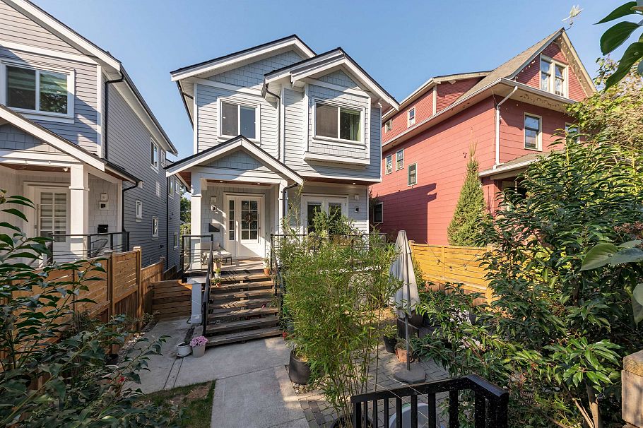 2055 Venables Street Vancouver, BC - 2