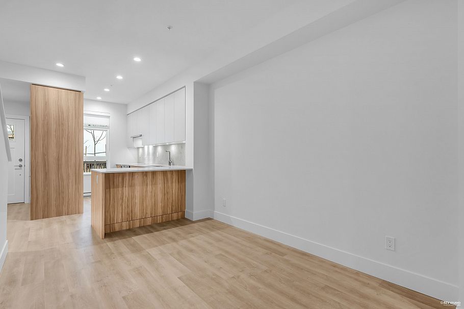 105 2320 Emery Court North Vancouver, BC - 11