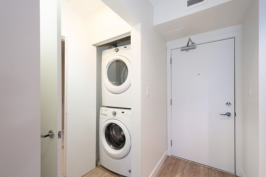 204 1061 Marine Drive North Vancouver, BC - 22