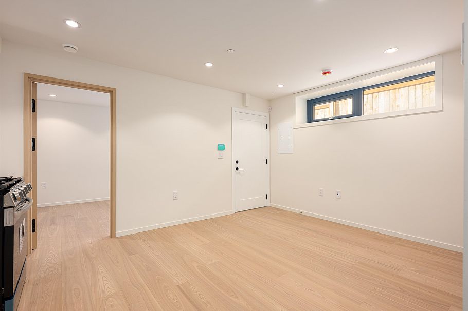 4475 Wallace Street Vancouver, BC - 30