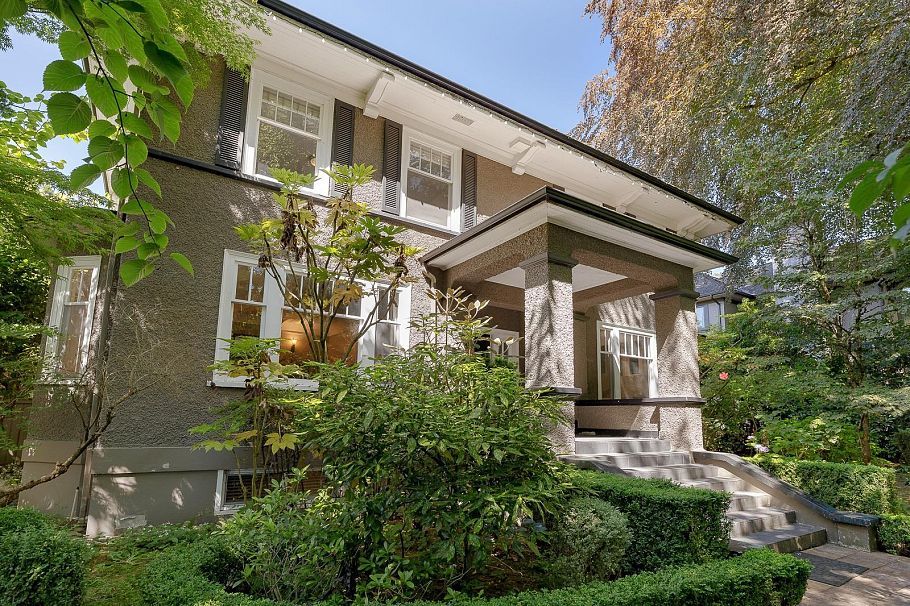 1649 W 29th Avenue Vancouver, BC - 2