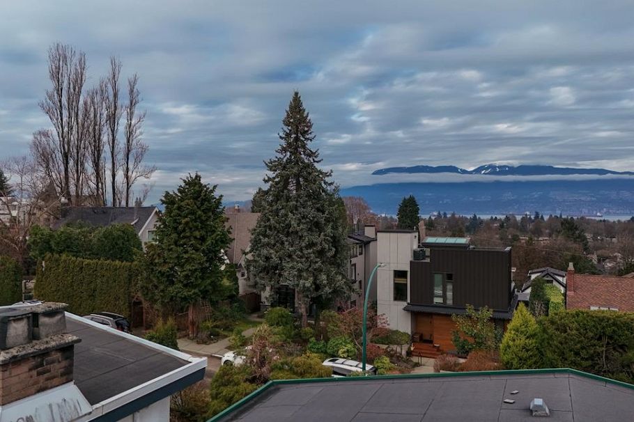 3558 W 15th Avenue Vancouver, BC - 11