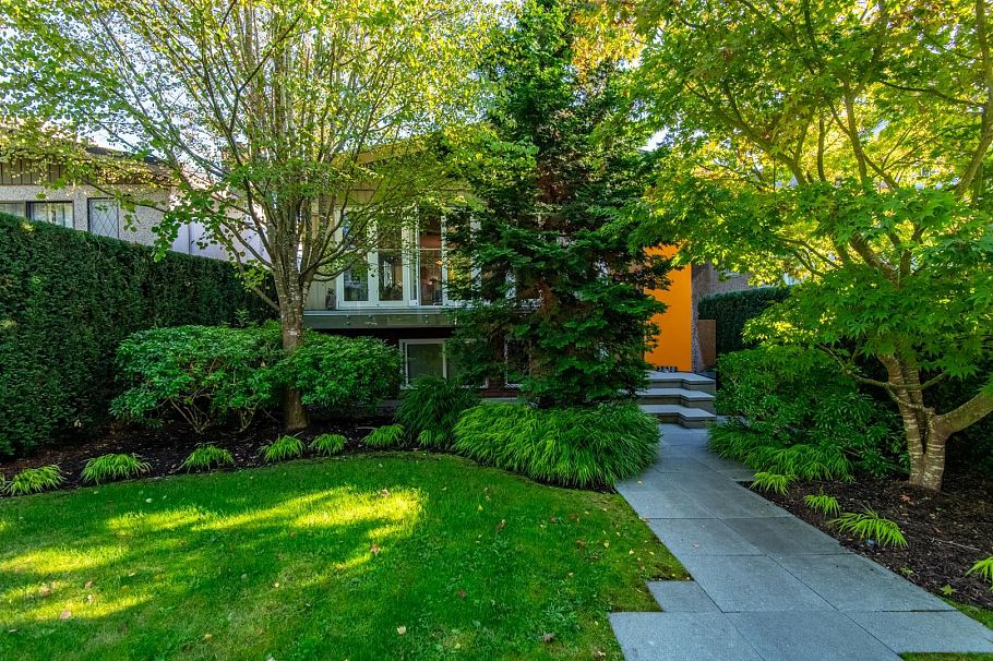 3530 W 31st Avenue Vancouver, BC - 1