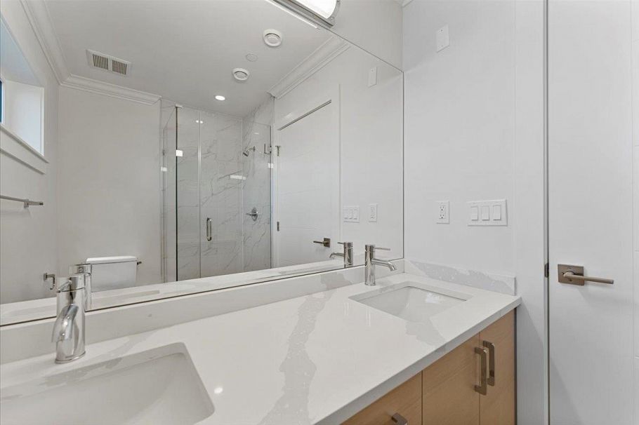 2227 W 16th Avenue Vancouver, BC - 27