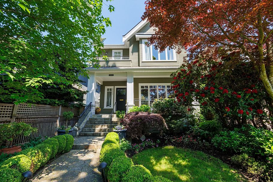 3111 W 42nd Avenue Vancouver, BC - 1