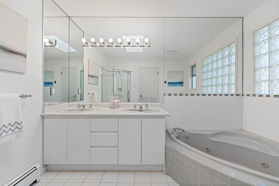 2133 W 49th Avenue Vancouver, BC - 17