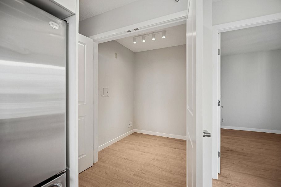 2103 1001 Richards Street Vancouver, BC - 12