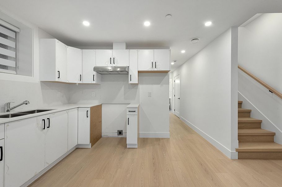 2 7361 Fraser Street Vancouver, BC - 27